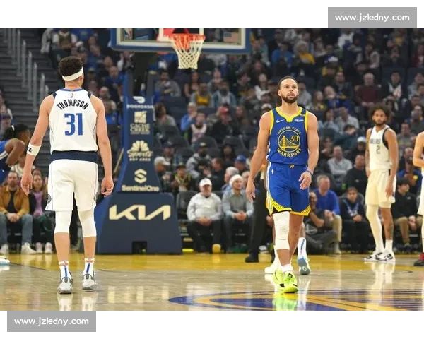 库里与波杰姆斯基 WNBA 赛场温情互动:师徒对话点燃跨界篮球热情 库里与波杰姆斯基 WNBA 赛场温情互动:师徒对话点燃跨界篮球热情