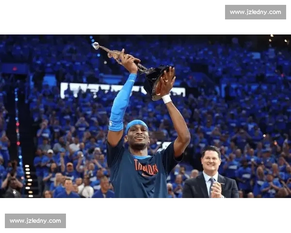 鲨鱼三连冠:35+15 统治级中锋,NBA 历史唯一三连 FMVP 的内线神话