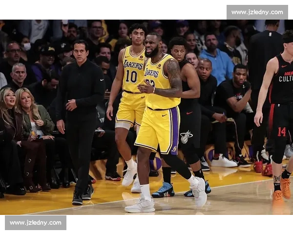 湖人对决热火精彩直播赛况分析与全场精彩瞬间回顾 湖人对决热火精彩直播赛况分析与全场精彩瞬间回顾